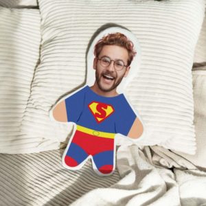 Coussin en forme de super héros avec la photo d'un visage au choix