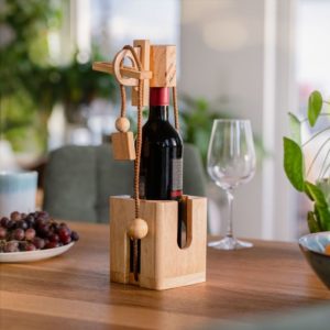 Casse-tête avec une bouteille de vin à l'interieur