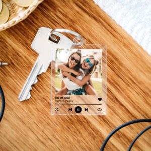 Porte-clés personnalisé en acrylique avec photo et chanson
