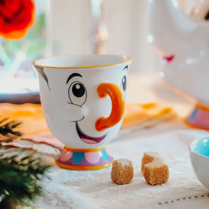 Tasse Zip de la belle et la bête avec des yeux et une bouche qui sourit