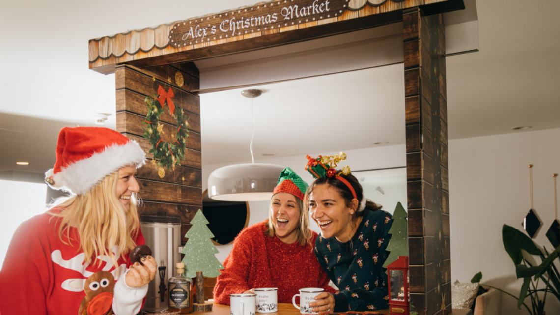 Marché de Noël chez soi : mode d'emploi pour le montage du stand e vin chaud en carton