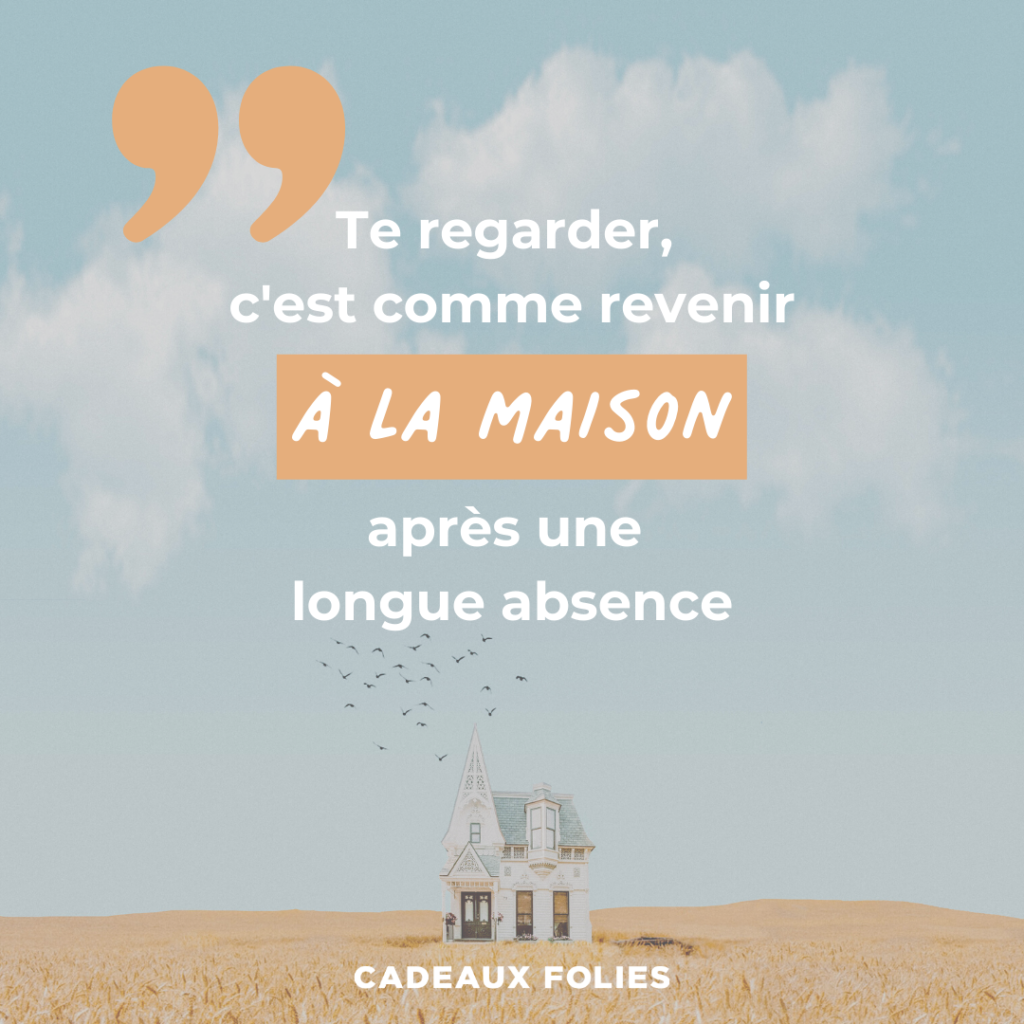 Jolie maison sous un ciel bleu nuageux avec la citation "Te regarder, c'est comme revenir à la maison après une longue absence."