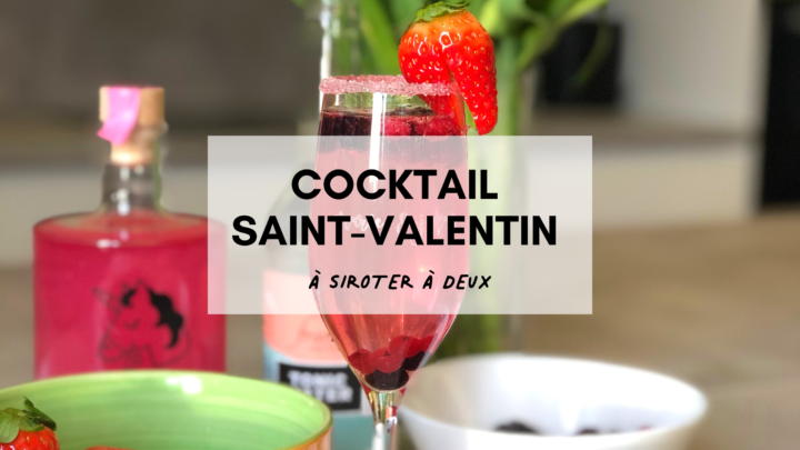 Cocktail Saint Valentin Flûte à champagne avec cocktail rouge