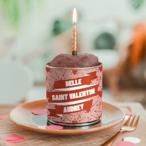Cancake avec Texte de Saint-Valentin et une bougie dessus