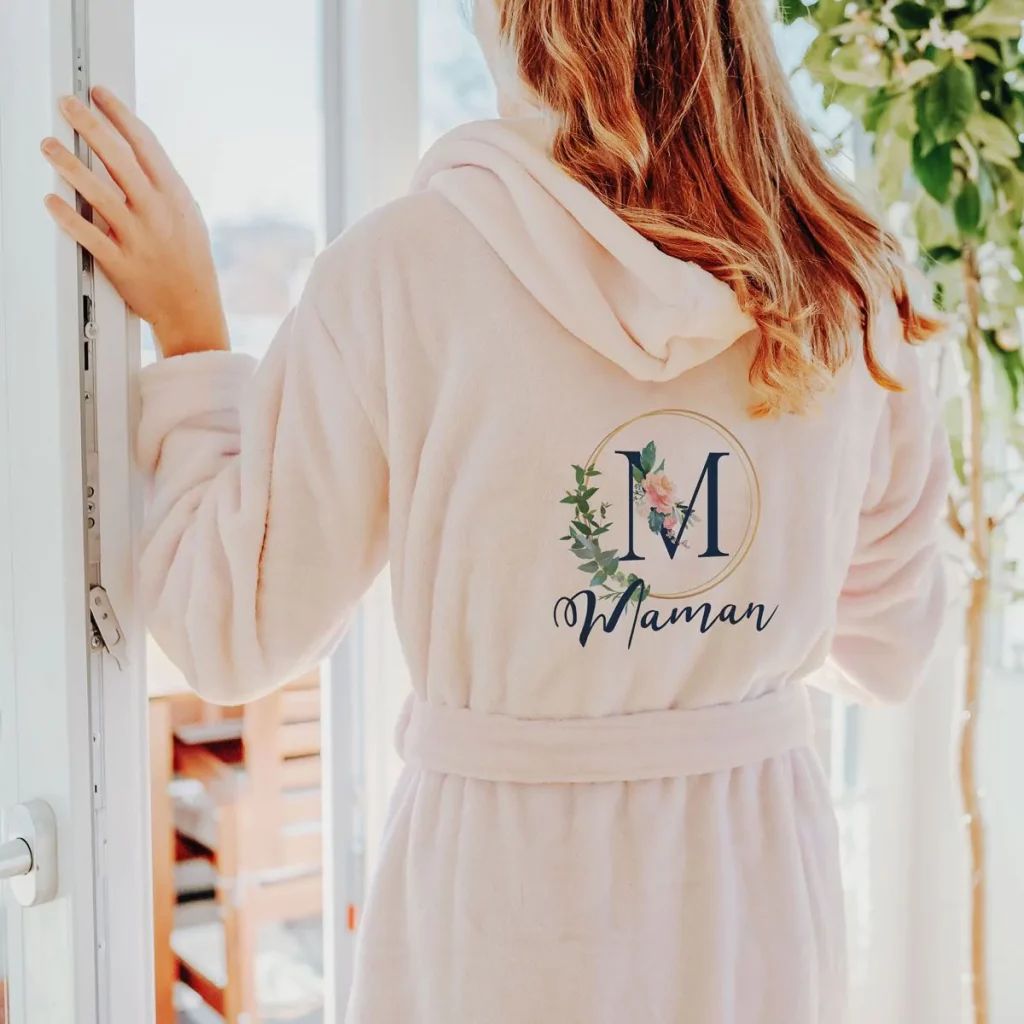 Peignoir personnalisé Motif Floral avec Monogramme et Texte avec Maman inscrit dans le dos