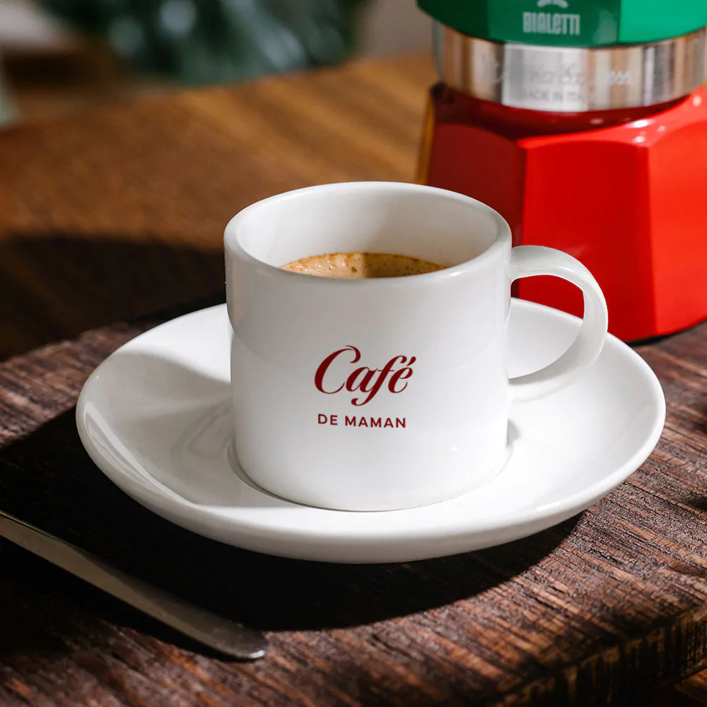 Tasse à espresso avec marqué Café de Maman et soucoupe