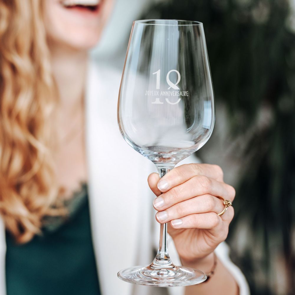 Verre à vin personnalisé avec nom et âge