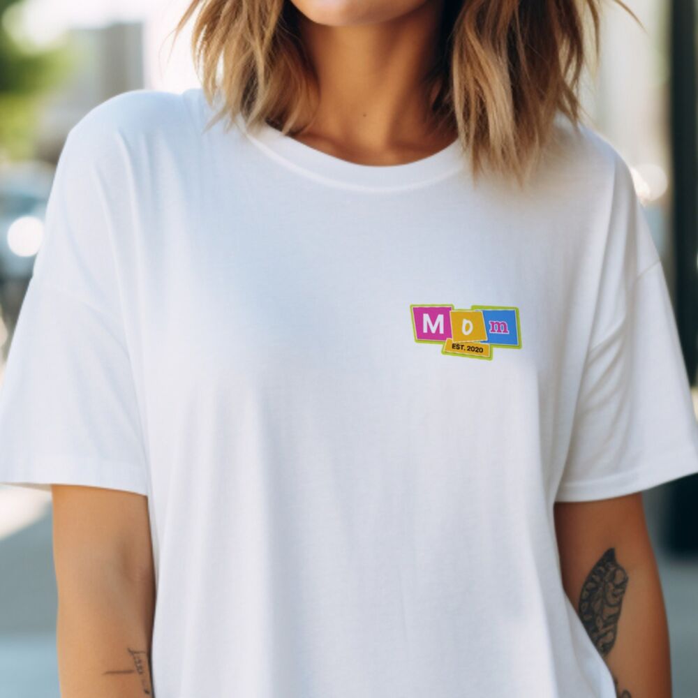 T-Shirt Personnalisé Mom avec Année style Memphis