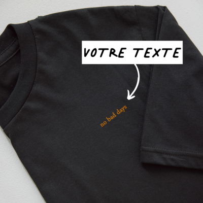 T-shirt brodé noir avec texte