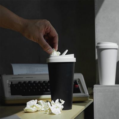 Mini poubelle en forme de gobelet à café