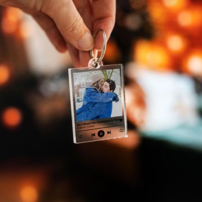 cadeau Saint Valentin femme Porte-clés personnalisé en acrylique avec photo et chanson