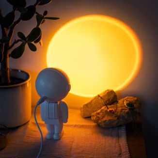 Lampe astronaute avec coucher de soleil