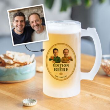 Chope de bière personnalisée avec deux visages et logo