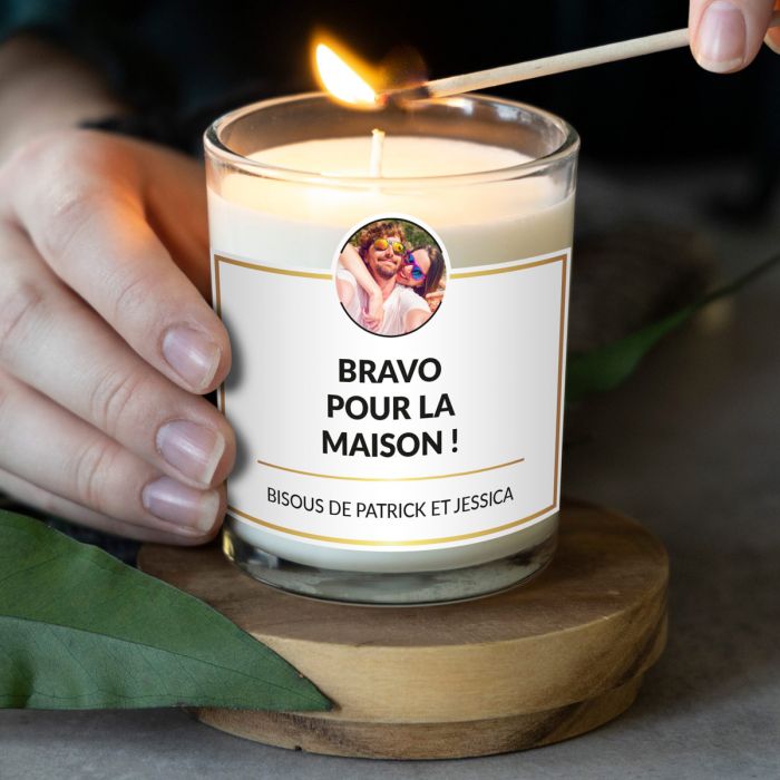 Bougie parfumée personnalisée avec photo et texte dans cadre doré main product photo