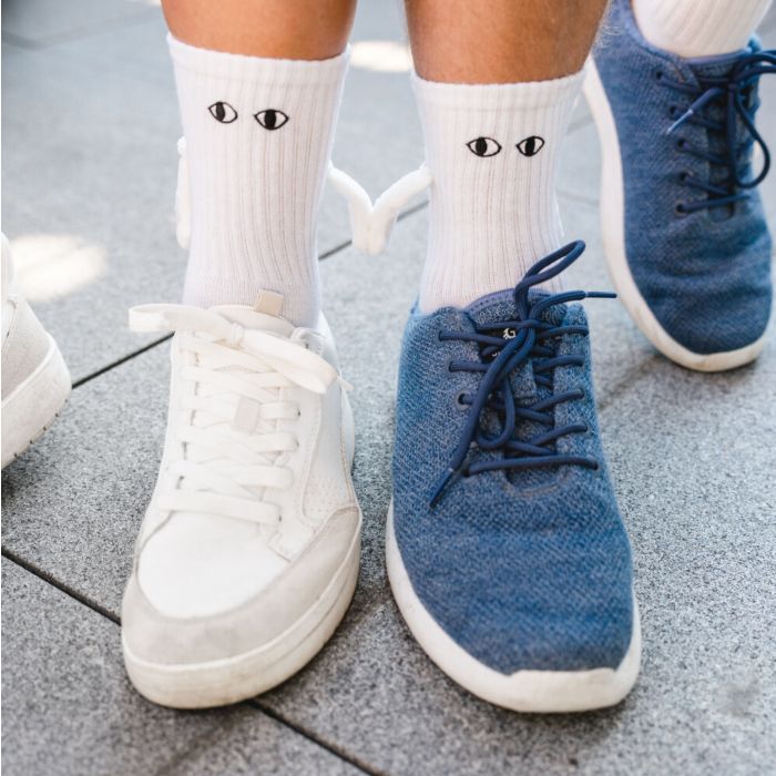 Chaussettes magnétiques main dans la main main product photo