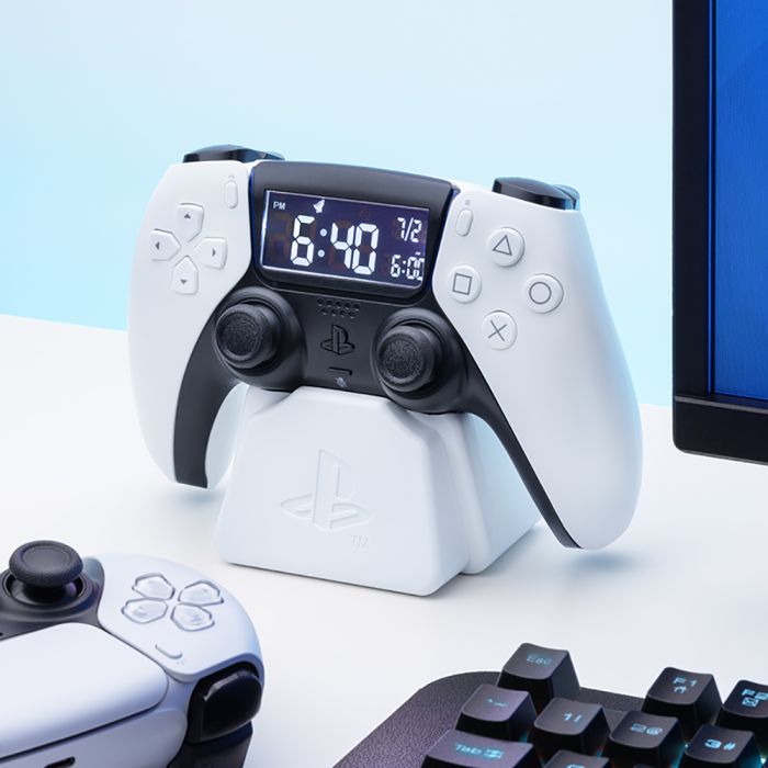 Réveil manette de Playstation 5 main product photo