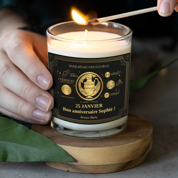 Bougie parfumée personnalisée avec signe astrologique main product photo