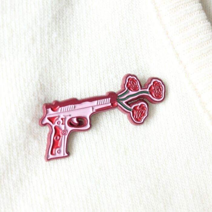 Pin’s Pistolet avec des Fleurs