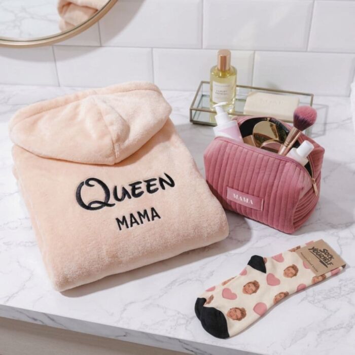 Coffret cadeau trousse de toilette, peignoir et chaussettes