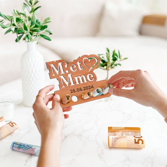 Support en bois personnalisable Mr. & Mrs. pour offrir de l’argent