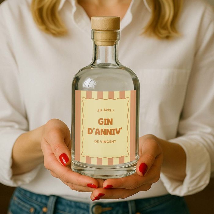 Personalisierbarer Gin mit Retro Etikett 