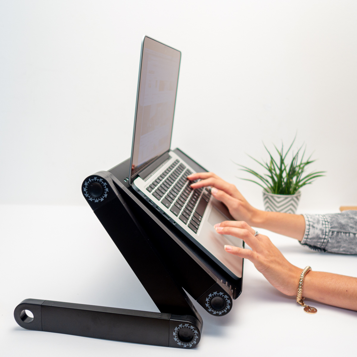 Support Universel Noir pour Ordinateur Portable
